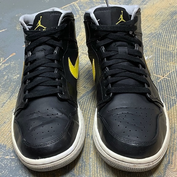 Nike Air Jordan 1 Mid Yellow 554724-070 10.5 Black - Picture 3 of 10